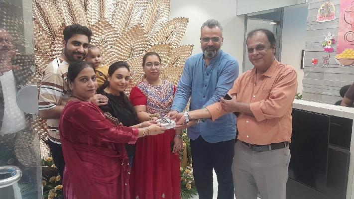 Vijay Jeswani Builders & Developers Happy Family